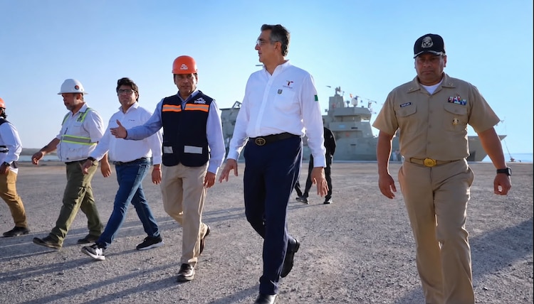 El gobernador Américo Villarreal Anaya en el Puerto del Norte.
