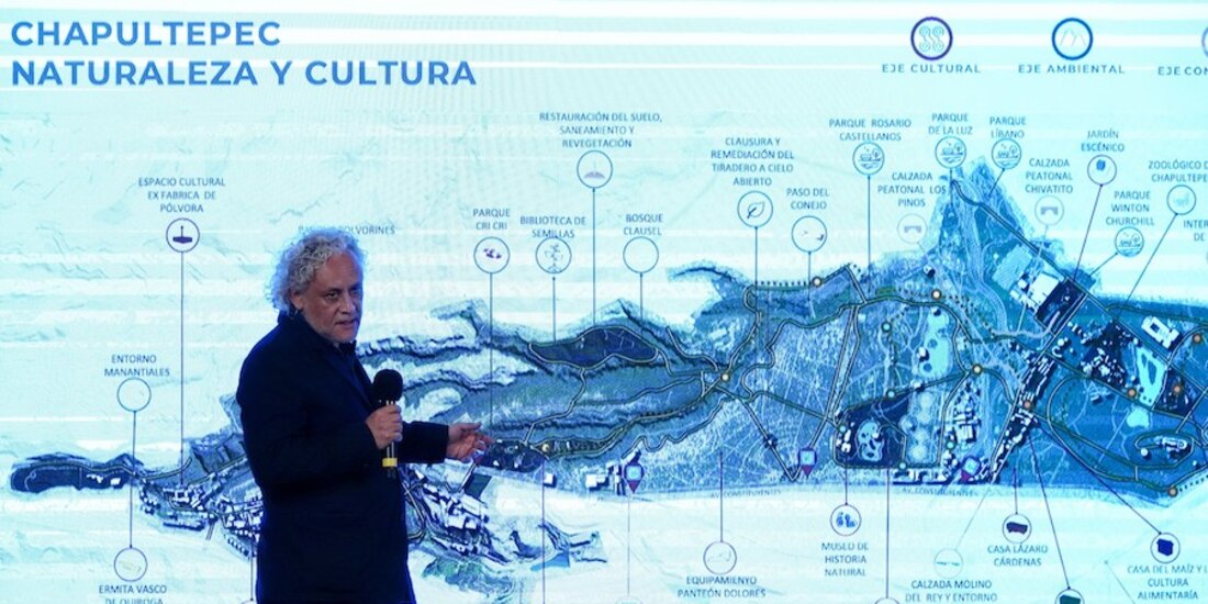 El artista Gabriel Orozco, ayer en Palacio Nacional.