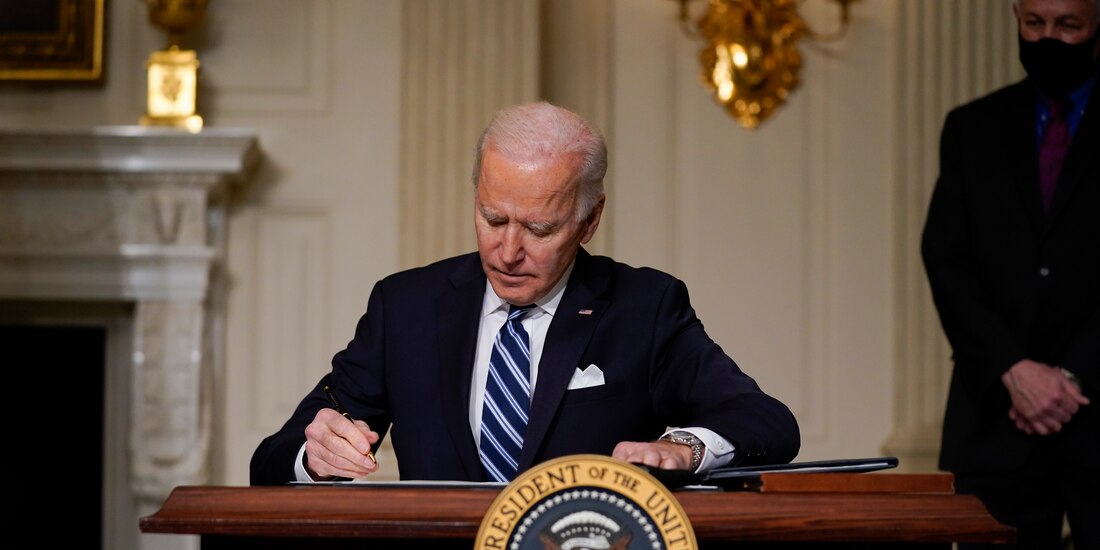 Biden emitió una proclamación el 20 de enero, su primer día en el cargo, ordenando la congelación de los proyectos del muro fronterizo.