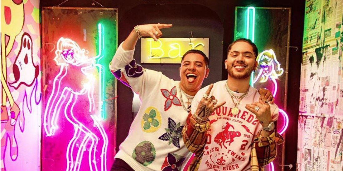 Eduin Caz y Juan de Dios Pantoja no escatiman gastos a la hora de comer hamburguesas