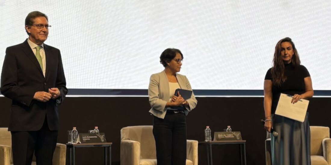 Álvaro García Pimentel, Lucía Buenrostro Chávez y Ma. Del Carmen Bonilla, ayer.