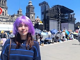 Fans de todo México se reúnen en el Zócalo para cantar con Shakira esta noche
