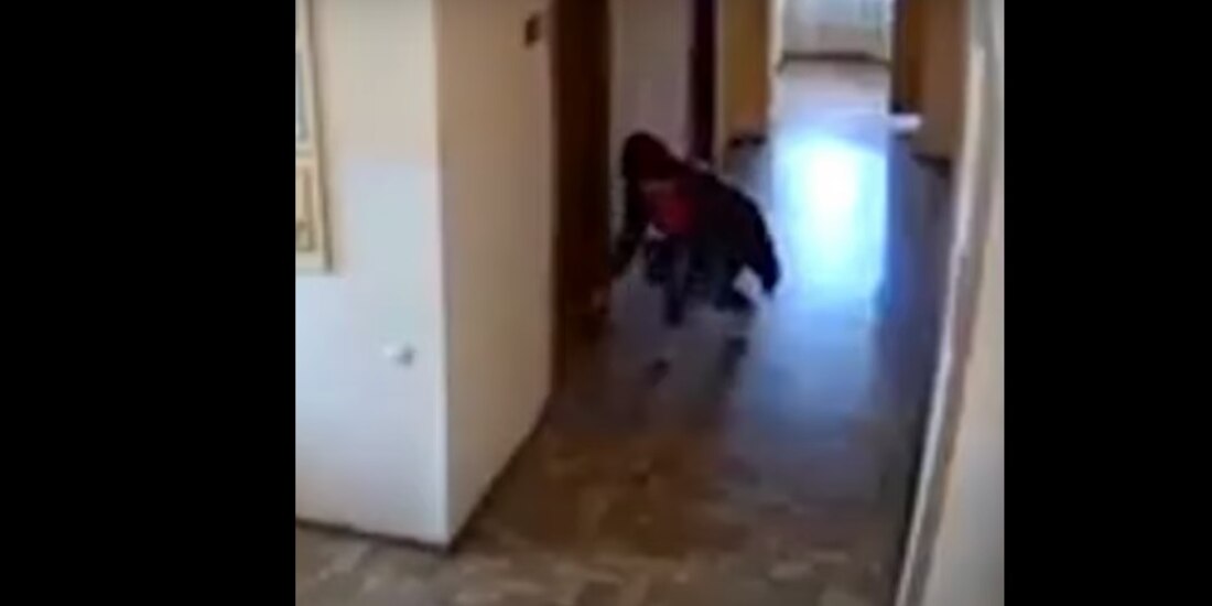 Tras "maldecir" a sus compañeros, un sacerdote bendijo el lugar.