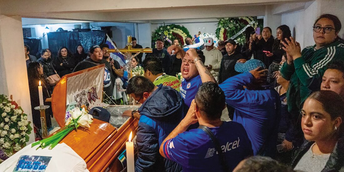 La Sangre Azul, en el velorio de Rodrigo Mondragón, ayer.