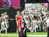 Jugadores de los Saints celebran una jugada ante los Buccaneers en la Semana 9 de la NFL.