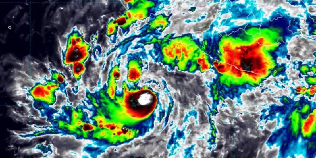 El SMN reporta que la tormenta Simon se intensifica a huracán categoría 1.