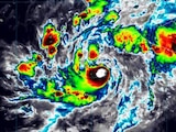 El SMN reporta que la tormenta Simon se intensifica a huracán categoría 1.