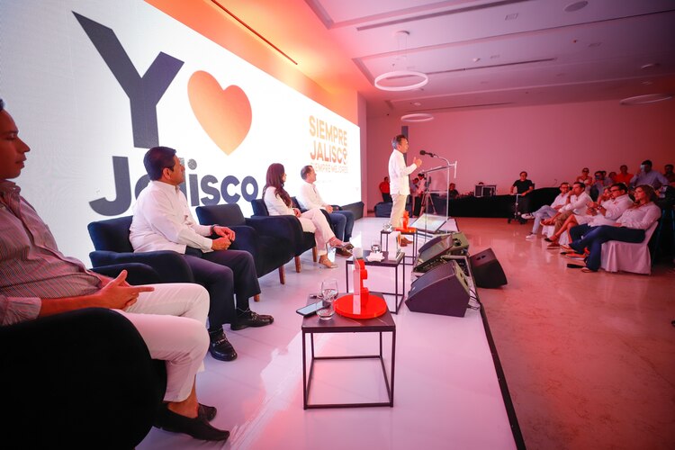 Presenta Pablo Lemus estrategias para potenciar la industria turística jalisciense