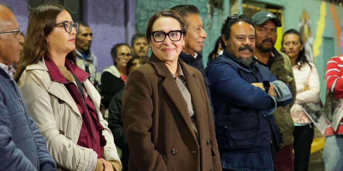 Azucena Cisneros Coss encabeza el corte de listón inaugural del nuevo Sendero Seguro en la colonia Nueva Aragón.