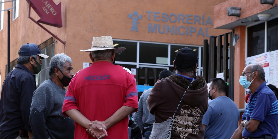 Policías jubilados, durante una protesta en Cuernavaca, Morelos, en 2021.