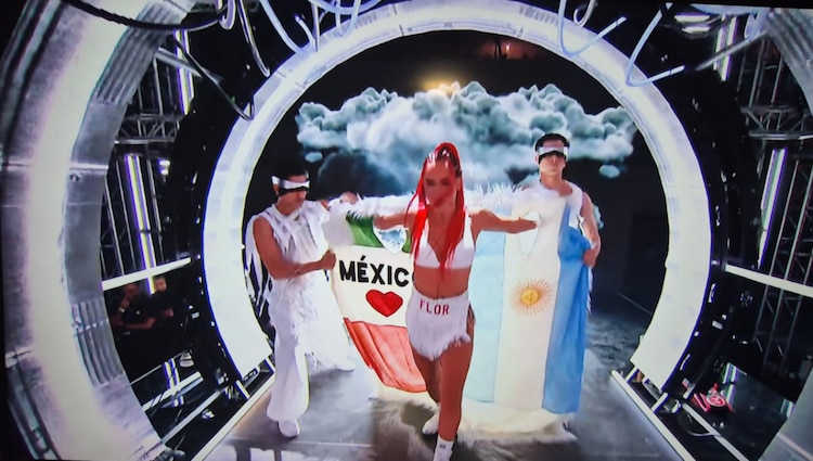 Flor Vigna ondea las banderas de México y Argentina en Supernova Génesis 2026