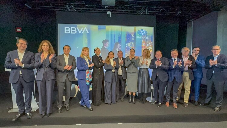 Mara Lezama citó que este año, Quintana Roo superó cifras récord, 32 millones de pasajeros en los cuatro aeropuertos internacionales del estado