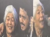 Christian Nodal besa a una fan viejita en pleno show