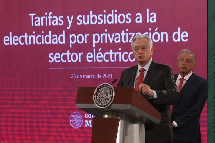 Manuel Bartlett Díaz, y el expresidente AMLO.