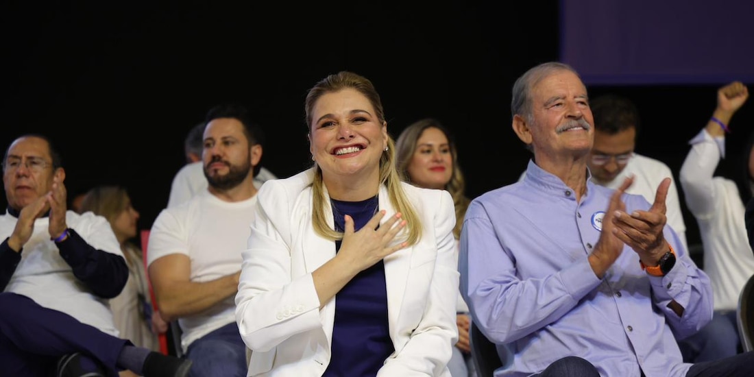 Maru Campos, gobernadora de Chihuahua, en evento del PAN en el estado; a su lado, el expresidente Vicente Fox.