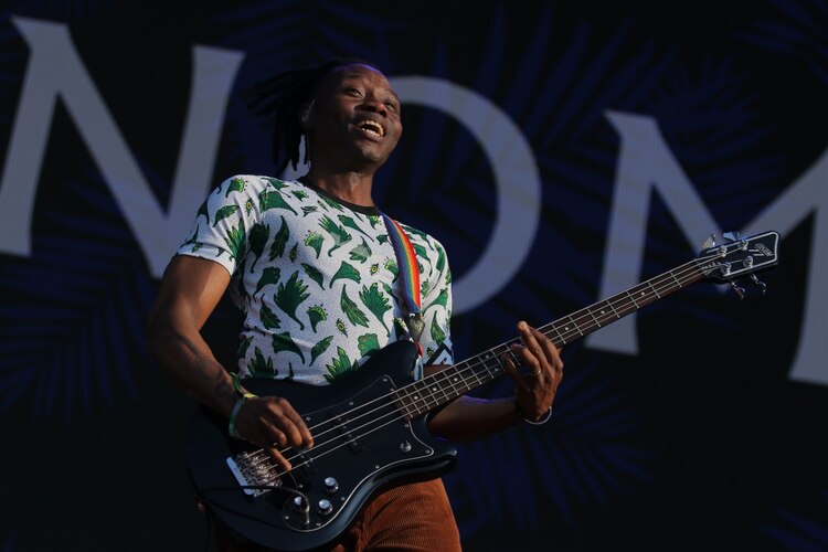 Olugbenga Adelekan, bajista de Metronomy.