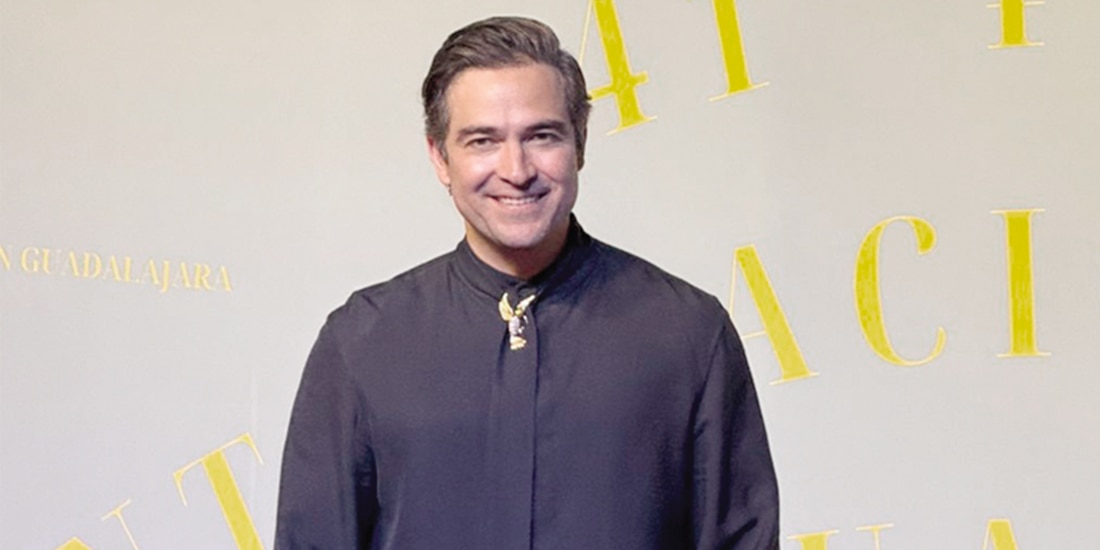 Alfonso Herrera, ayer en la alfombra roja de la serie