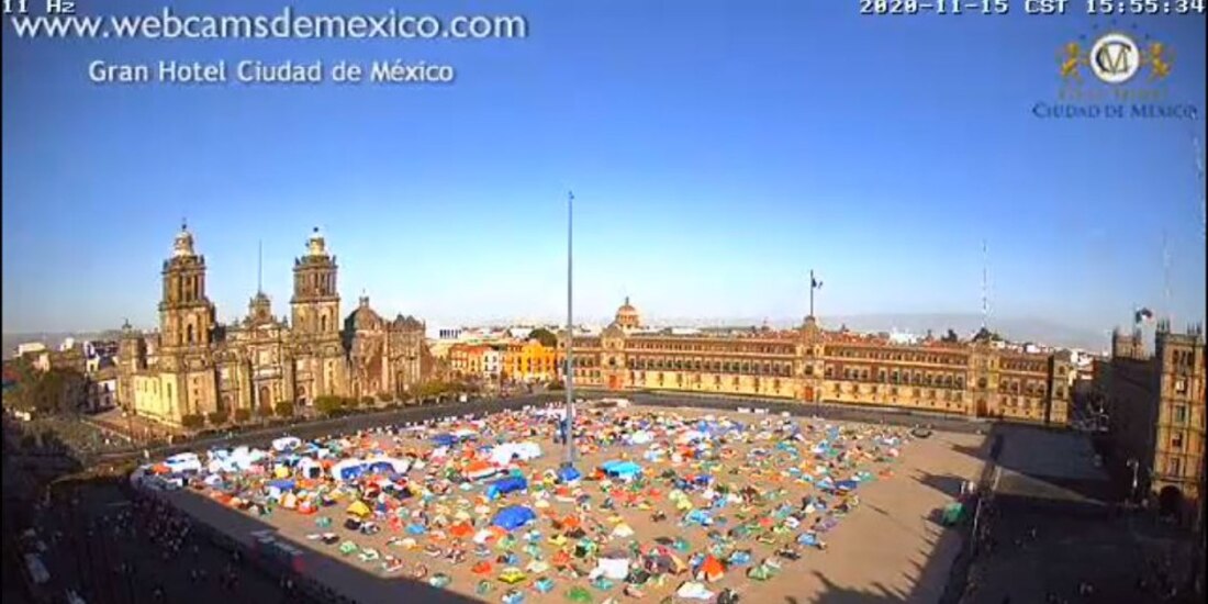 El FRENA mantiene su campamento en el Zócalo..