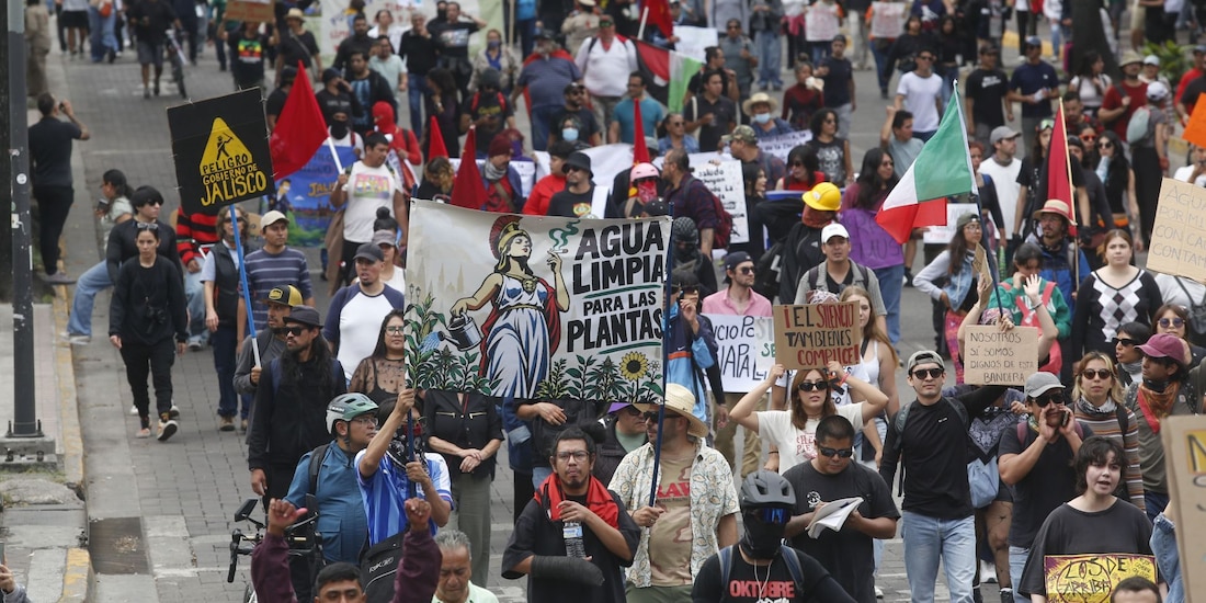 Segunda protesta por el agua contaminada en Guadalajara, Jalisco, el 18 de octubre de 2026.