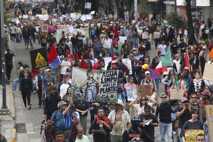 Segunda protesta por el agua contaminada en Guadalajara, Jalisco, el 18 de octubre de 2026.