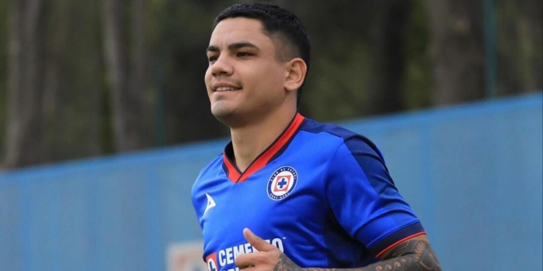 Gabriel Toro Fernández en su presentación con Cruz Azul