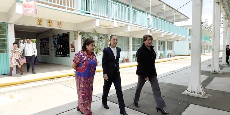 De izq. a der.: Clara Brugada, Claudia Sheinbaum y Delfina Gómez, ayer, en Nezahualcóyotl.