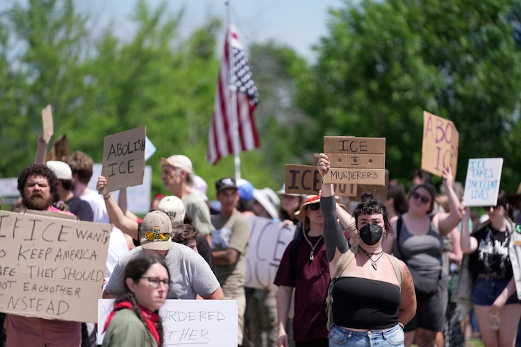 Protestas en contra de ICE por las muertes recientes a manos de agentes