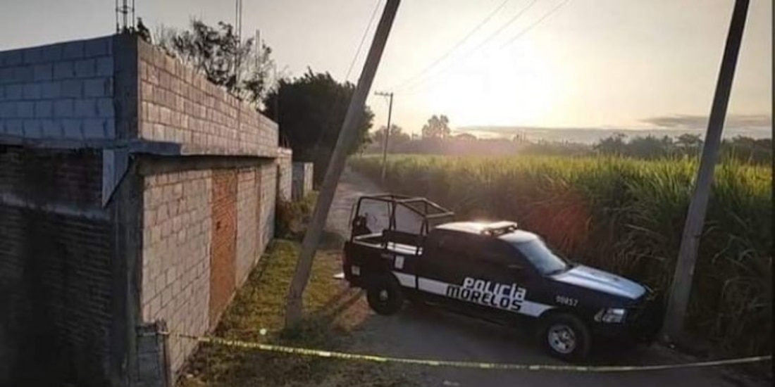 Policías resguardan una de las escenas del crimen, ayer, en Cuautla.