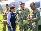 La gobernadora de Guerrero con mandos militares.