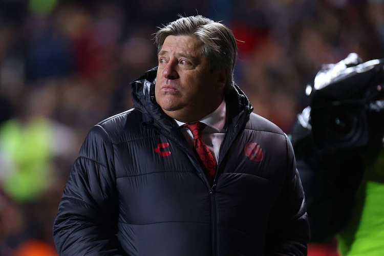 Miguel Herrera durante un partido de Xolos en la Liga MX.