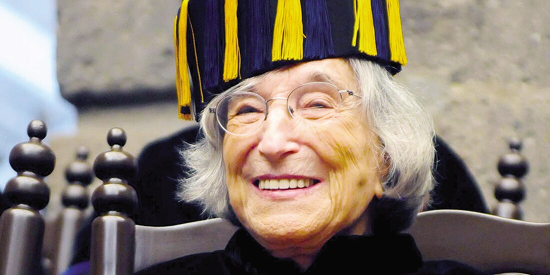 Margit Frenk durante la condecoración doctor honoris causa por la UNAM, en foto de archivo.