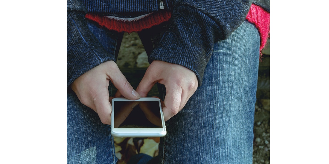 Uso de teléfonos celulares entre menores, en imagen ilustrativa.