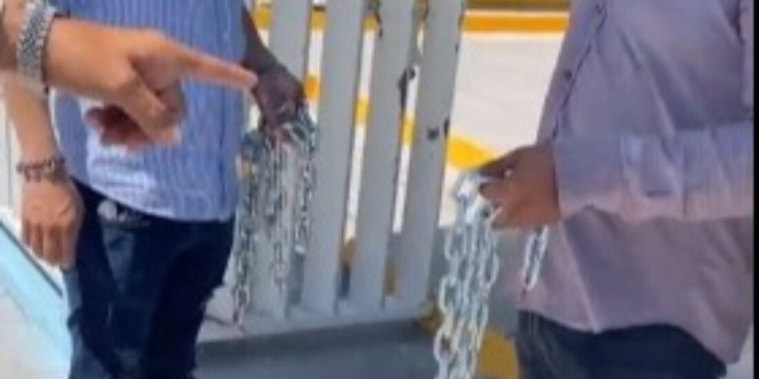 El diputado local de Morena, Juan Ovidio García, denunció que la casilla 1074, ubicada en un preescolar de la colonia Las Cumbres, en Reynosa, Tamaulipas, fue cerrada con cadenas por sujetos desconocidos.