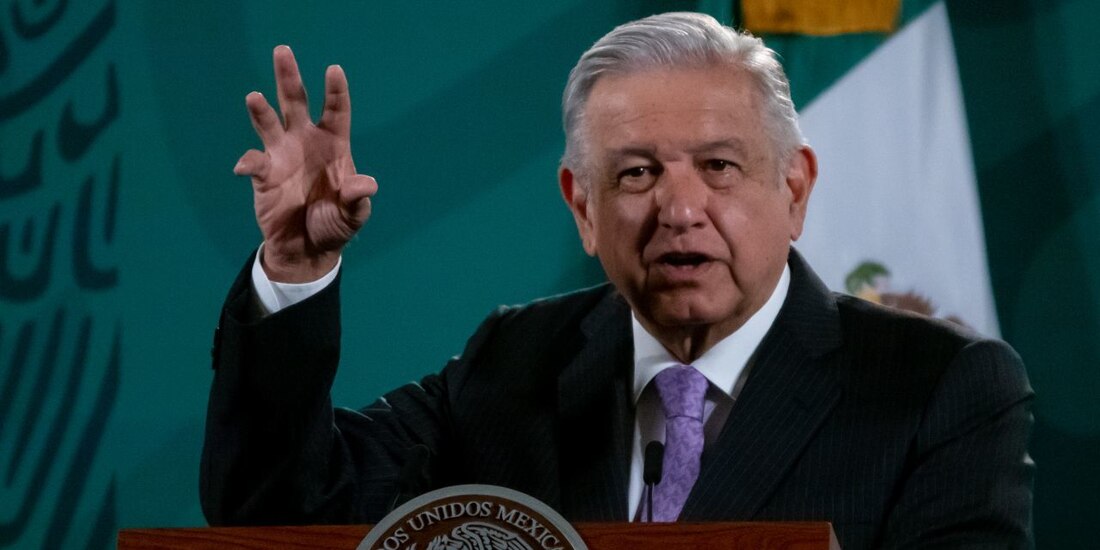 Ante el comentario de AMLO que hacía referencia a Enrique Peña Nieto, los reporteros soltaron una carcajada