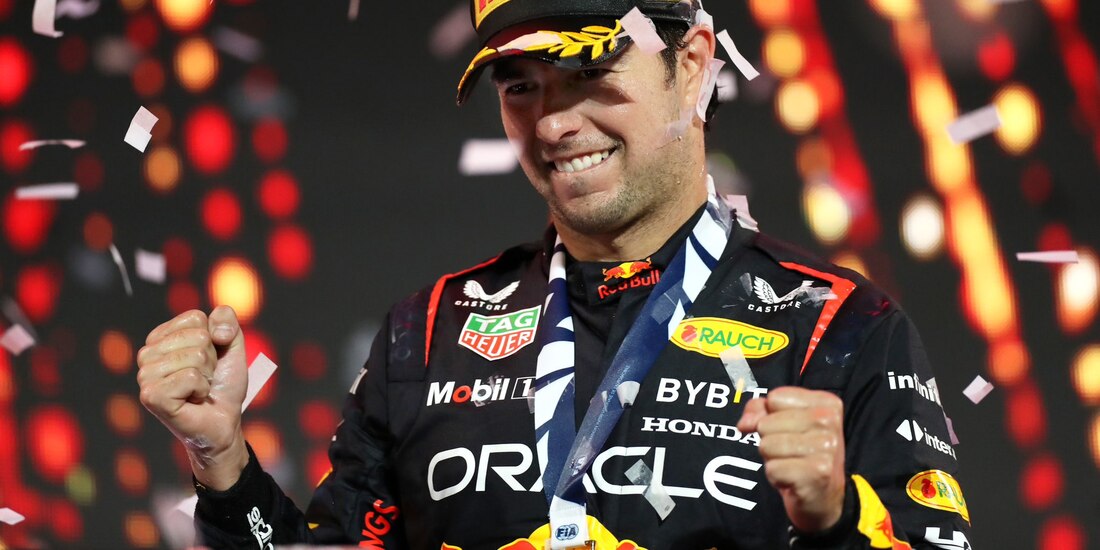 Checo Pérez celebra su victoria en el Gran Premio de Arabia Saudita de F1, el pasado 19 de marzo.
