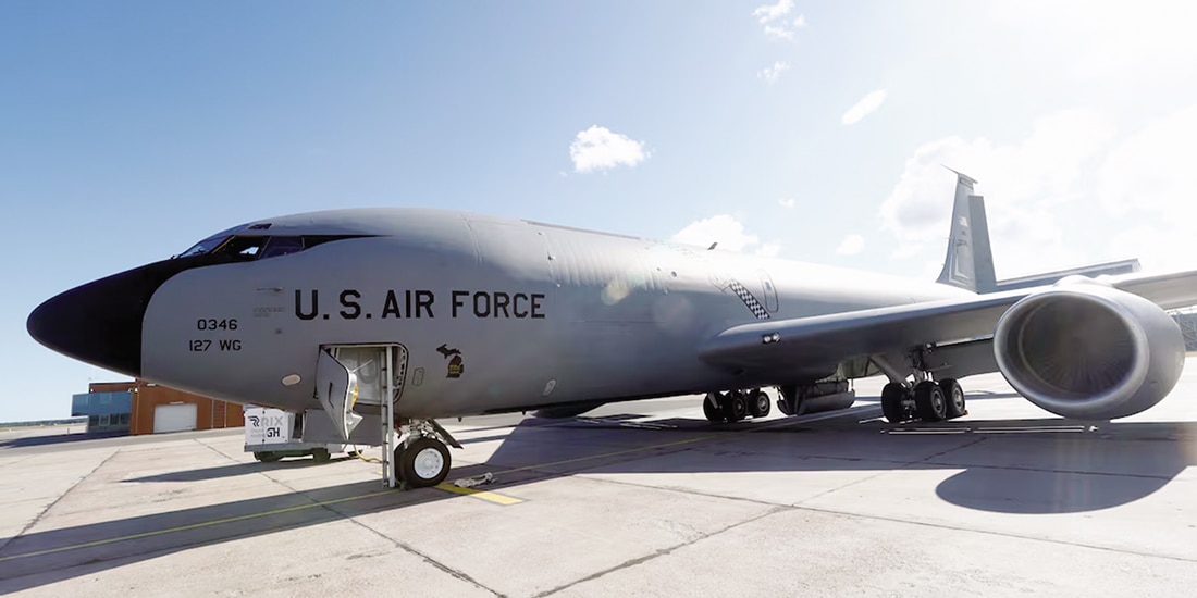 Un avión de reabastecimiento aéreo KC-135 de la Fuerza Aérea de EU, en una foto de archivo.