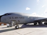 Un avión de reabastecimiento aéreo KC-135 de la Fuerza Aérea de EU, en una foto de archivo.