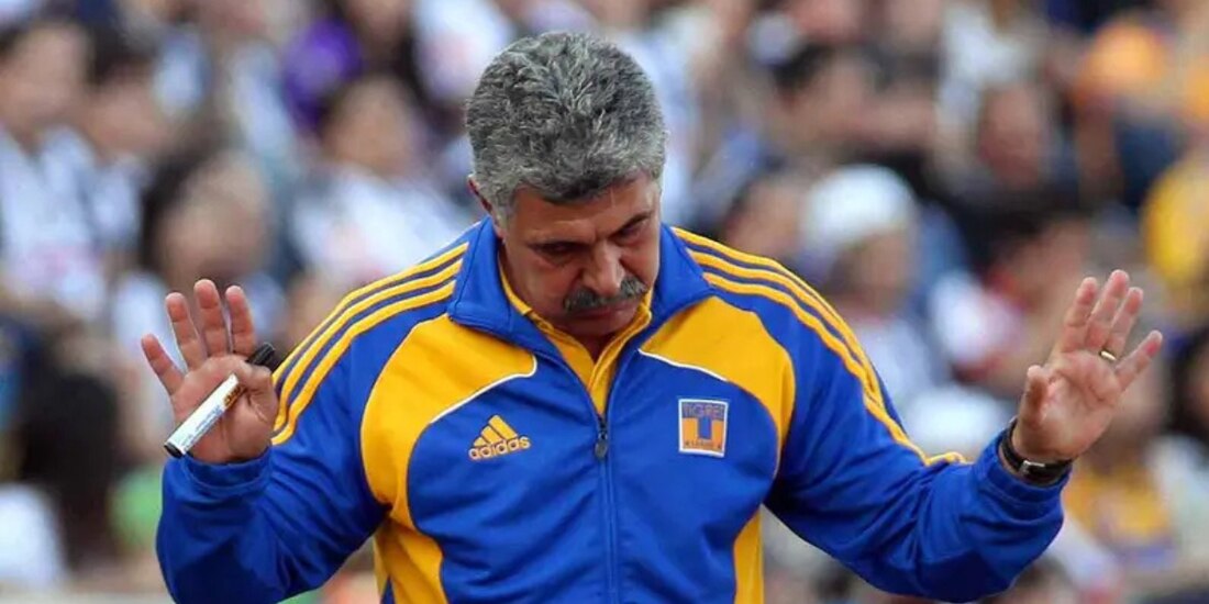Ricardo 'Tuca' Ferretti al frente de los Tigres de la UANL
