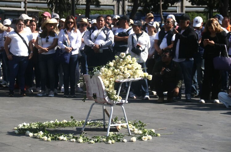 Cientos de estudiantes participaron en la Marcha por Kimberly Joselín Ramos