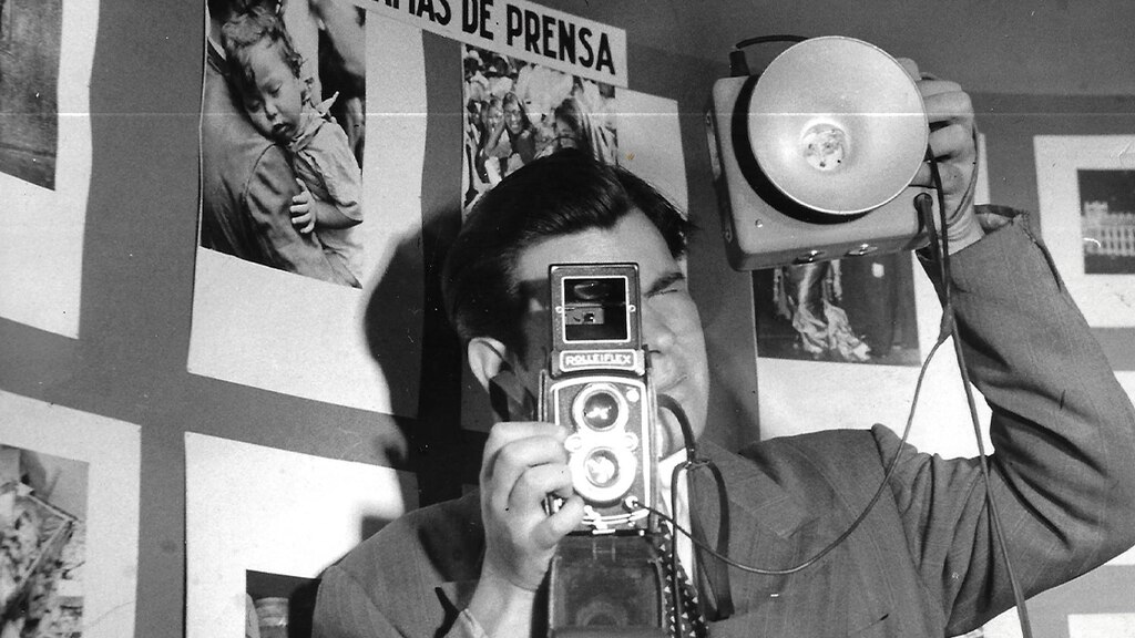 Héctor García en un autorretrato, s. f.