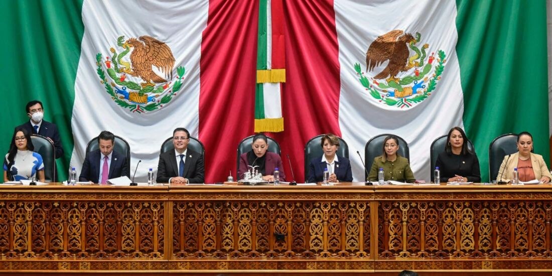 Delfina Gómez acude a Toma de Protesta de 91 magistradas, magistrados, jueces y juezas del Edomex.