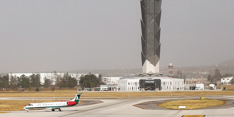 Aeronave de Mexicana de Aviación llega a la pista del AIFA, el pasado 9 de enero.