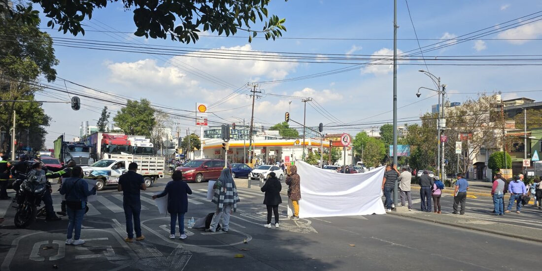 Avenida Revolución cerrada desde Barranca del Muerto.