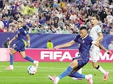 KYLIAN MBAPPÉ dispara a portería en el Francia vs. Irak, el 22 de junio