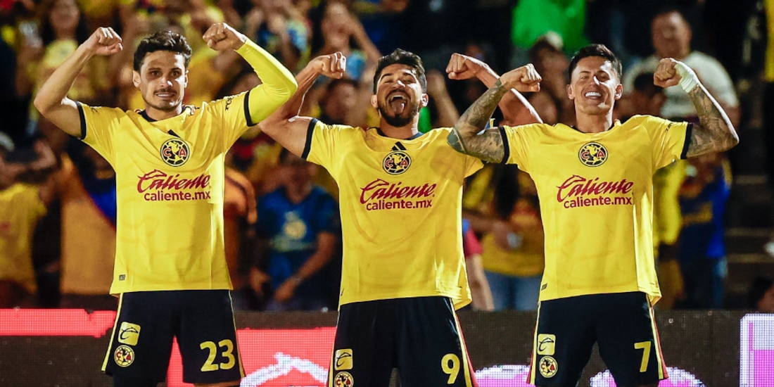 Henry Martín celebra su segunda anotación con Raphael Veiga y Brian Rodríguez.