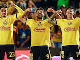 Henry Martín celebra su segunda anotación con Raphael Veiga y Brian Rodríguez.