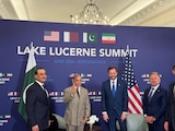 El vicepresidente de EEUU, JD Vance, el primer ministro de Pakistán, Shehbaz Sharif y el jefe del Estado Mayor del Ejército paquistaní, Asim Munir, comienzan la Cumbre de Lucerna.