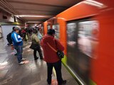 CIUDAD DE MÉXICO, 02FEBRERO2021.- Con un intervalo de 9 a 10 minutos pasan por cada estación en la Línea 3 del Metro, esto en el segundo día de actividades de esta línea, tras permanecer cerrada por varias semanas tras un incendio en la sede central del STC, que se ubican en la calle de Delicias.
FOTO: MOISÉS PABLO/CUARTOSCURO.COM