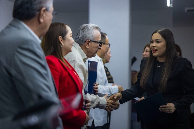Autoridades estatales y judiciales encabezan la ceremonia de incorporación de 30 Ministerios Públicos, 29 Agentes de Investigación y 10 Peritos en Culiacán.