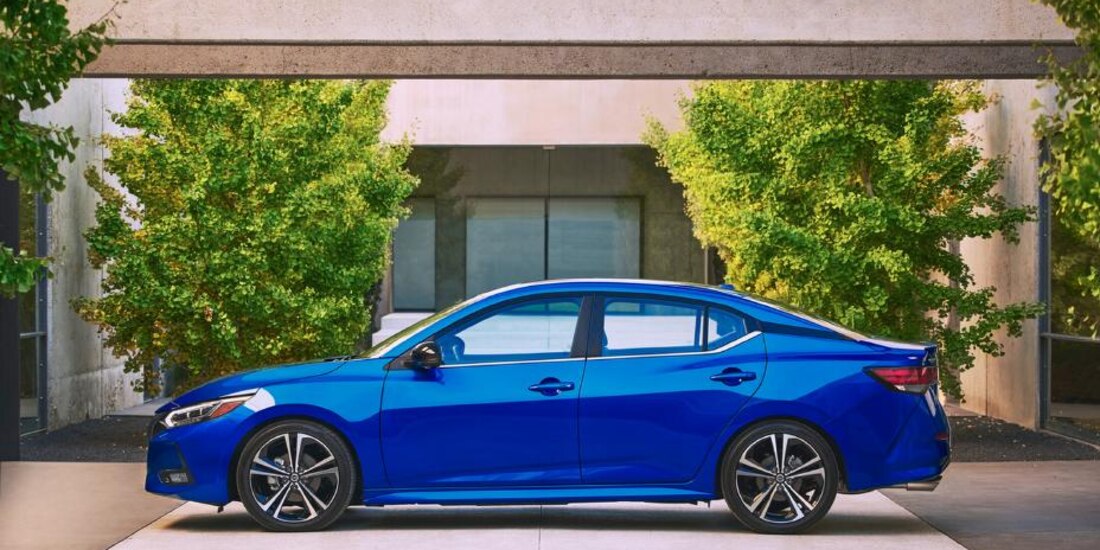 Nissan Sentra tiene un estilo deportivo.